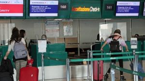 Ιταλία: Σήμερα η κυβέρνηση θα εγκρίνει την επέκταση της χρήσης του «πράσινου πάσου»