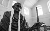 Σε δημοπρασία γυαλιά του Γκάντι – Πουλήθηκαν έναντι 288.000 ευρώ