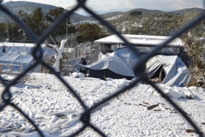 Κομισιόν: Ευθύνη της Ελλάδας οι συνθήκες στα κέντρα προσφύγων