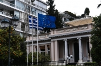 Μαξίμου: Ο Μητσοτάκης συνηγορεί υπέρ του ΔΝΤ και της διαπλοκής