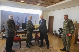 Ο Ανδρέας Βεργίδης με τα στελέχη της 71ης Ταξιαρχίας