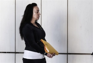 Πολιτικό πρόσωπο βάζει στο κάδρο της διαφθοράς η Βίκυ Σταμάτη