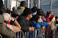 Κυκλώματα λυμαίνονται τις άδειες παραμονής