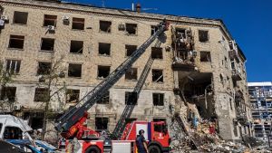 Ουκρανία: Τρεις νεκροί και 56 τραυματίες από τον ρωσικό βομβαρδισμό στο Χάρκοβο