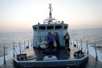 Ενοπλη οργάνωση εμποδίζει τους πρόσφυγες να αναχωρήσουν για την Ιταλία