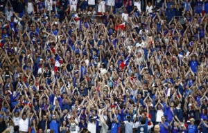 Ενός λεπτού σιγή στο Stade de France για τα θύματα τρομοκρατίας