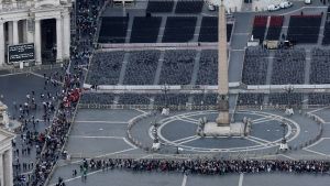 Περισσότεροι από 150.000 προσκυνητές στην Βασιλική του Αγίου Πέτρου
