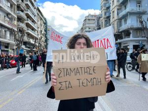 Θεσσαλονίκη: «Η άνοιξη σταμάτησε στα Τέμπη» – Πορεία για την πολύνεκρη τραγωδία