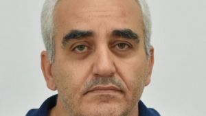 Προφυλακίστηκε ο γιατρός «μαϊμού» -Στη δημοσιότητα οι φωτογραφίες του