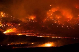 Κόλαση φωτιάς στην Καλιφόρνια-Χιλιάδες εγκαταλείπουν τα σπίτια τους