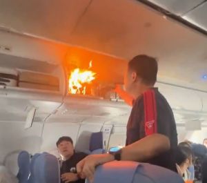 Σοκαριστική φωτιά σε πτήση της Air China: Χειραποσκευή αναφλέγεται [Βίντεο]