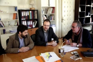 Μουζάλας: Σε συνεχή συνεννόηση με τα κόμματα για το προσφυγικό