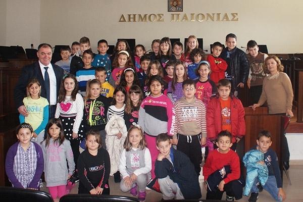 Επίσκεψη στο μαθητών 1ου Δημοτικού Σχολείου  Πολυκάστρου στο Δημαρχείο Παιονίας
