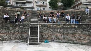 Μάθημα στα “έδρανα” της Αρχαίας Αγοράς, με ασφαλείς αποστάσεις