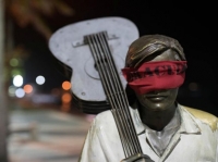 Βραζιλία: Με δεμένα μάτια κατά της πολιτικής και οικονομικής κρίσης