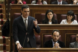 Ενταση στους ισπανούς Σοσιαλιστές για τη στάση του Σάντσεθ
