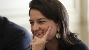 Κεραμέως: Ξεκίνησαν οι παραδόσεις tablet σε σχολεία της χώρας (φωτό)
