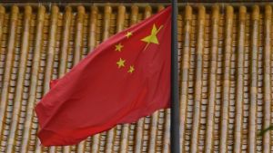Το Πεκίνο προειδοποιεί πως η αύξηση των αμερικανικών δασμών “θα επηρεάσει σοβαρά” τις διμερείς σχέσεις