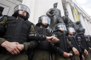 Ουκρανία: 10 τραυματίες από συγκρούσεις αστυνομίας-διαδηλωτών