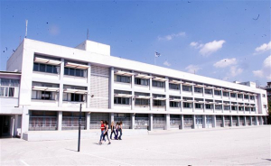 Σε αργία καθηγητής Λυκείου για σεξιστικά και ρατσιστικά σχόλια