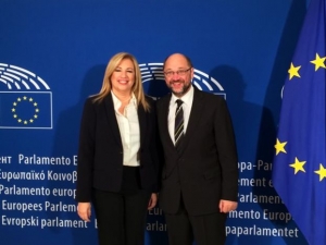 Γεννηματά: Το πρόγραμμα-μνημόνιο των ΣΥΡΙΖΑ-ΑΝΕΛ δεν βγαίνει