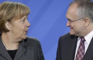 Η Μέρκελ απορρίπτει τις επικρίσεις των «πέντε σοφών» για την πολιτική της