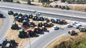 Συμβολικός αποκλεισμός της εθνικής οδού Θεσσαλονίκης-Νέων Μουδανίων από αγρότες