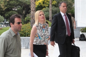 H Ραχήλ Μακρή κατέθεσε τη μηνυτήρια αναφορά κατά Στουρνάρα