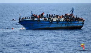 Ακυβέρνητο σκάφος με 200 πρόσφυγες νοτιοδυτικά της Κρήτης