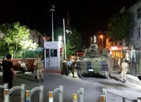 Σε εξέλιξη πραξικόπημα στην Τουρκία με αντιδράσεις - Ο λαός στους δρόμους μετά την έκκληση Ερντογάν για να το αποτρέψει