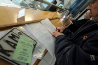 Επιστρέφονται πινακίδες και άδειες οδήγησης