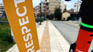 Στρατηγική παρέμβαση κατά ασυνείδητων οδηγών με 10.000 καρτελάκια που ζητούν «Σεβασμό»