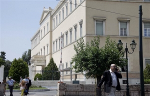 Ξανά με στολή η αστυνομική φρουρά της Βουλής