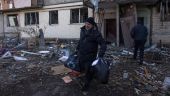 Καταγγελία για ρωσικό βομβαρδισμό σε σπίτια και μια γραμμή αερίου σε συνοικία του Κιέβου
