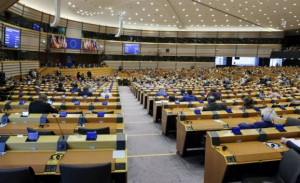 ΕΕ: Καταδικάζει επίθεση διαδηλωτών στην τουρκοκυπριακή εφημερίδα Αφρίκα