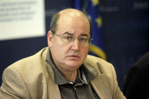 «Καμπανάκι» Φίλη για την επομένη ημέρα της εξόδου από τα μνημόνια