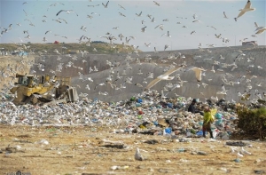 Ευρω-«καμπάνα» στην Ελλάδα για τις χωματερές