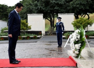 Ο Άμπε ο πρώτος πρωθυπουργός της Ιαπωνίας που πάει στο Περλ Χάρμπορ
