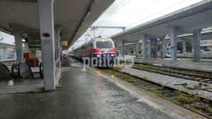 Τρένο της γραμμής Θεσσαλονίκη – Δράμα προσέκρουσε σε δέντρο