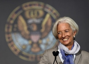 Τον χορό της κοιλιάς «απειλεί» να χορέψει η Κριστίν Λαγκάρντ