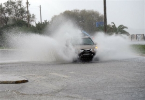 Βροχές και καταιγίδες την Κυριακή και τη Δευτέρα