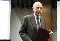 Για «πάσχουσα δημοκρατία» κάνει λόγο ο Κώστας Σημίτης