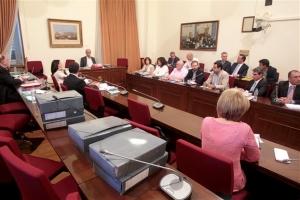 Καταθέτουν οι πρώτοι μάρτυρες στην Εξεταστική για το Μνημόνιο (Live)