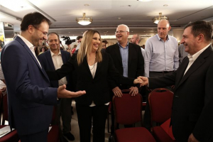 Γεννηματά: Αισθάνονται την ήττα προ των πυλών - Στηρίζουν τώρα τα στελέχη μας που ο κ. Τσίπρας αποκαλούσε «βλαχοδήμαρχους»