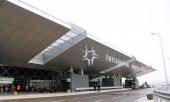 Θεσσαλονίκη: Σε δίκη αστυνομικός για παράνομη διακίνηση μεταναστών μέσω του αεροδρομίου “Μακεδονία”
