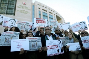 Επανάληψη δίκης των δημοσιογράφων της Cumhuriyet