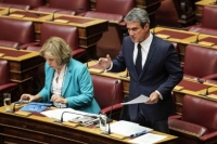 Εντονη αντιπαράθεση Κατρούγκαλου - Λοβέρδου στη Βουλή