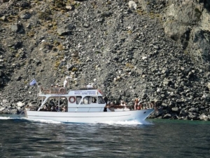 Στις φλόγες η «Θεοδώρα», το μοναδικό περιηγητικό σκάφος της Σαμοθράκης
