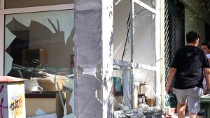 Σοκαριστική έκρηξη στις Συκιές: Βόμβα τοποθετήθηκε έξω από το φρεάτιο του ασανσέρ