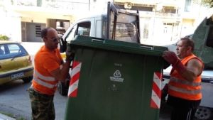 Θεσσαλονίκη: Απομακρύνονται προσωρινά κάδοι απορριμμάτων – Έκκληση στους κατοίκους να μην κατεβάζουν σκουπίδια